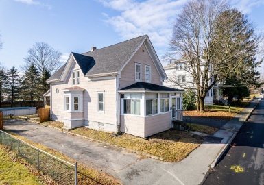 247 High St, Taunton, Massachusetts 02780, 4 Bedrooms Bedrooms, 10 Rooms Rooms,2 BathroomsBathrooms,Residential Income,For Sale,High St,73069179