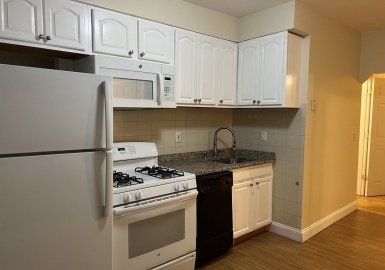 82 Hampshire, Cambridge, Massachusetts 02139, 2 Bedrooms Bedrooms, 5 Rooms Rooms,1 BathroomBathrooms,Residential Lease,For Rent,Hampshire,73064993