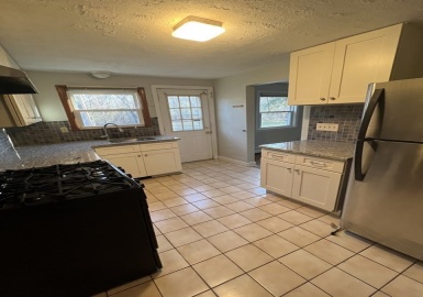 284 Ware St, Mansfield, Massachusetts 02048, 2 Bedrooms Bedrooms, 4 Rooms Rooms,1 BathroomBathrooms,Residential Lease,For Rent,Ware St,73066459