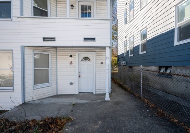13 Seward St, Worcester, Massachusetts 01604, 2 Bedrooms Bedrooms, 5 Rooms Rooms,1 BathroomBathrooms,Residential Lease,For Rent,Seward St,73058167