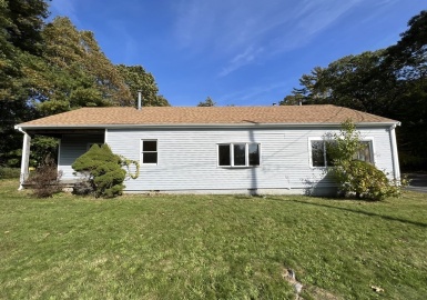 212 Middleboro Rd, Freetown, Massachusetts 02717, 2 Bedrooms Bedrooms, 5 Rooms Rooms,1 BathroomBathrooms,Residential,For Sale,Middleboro Rd,73047422