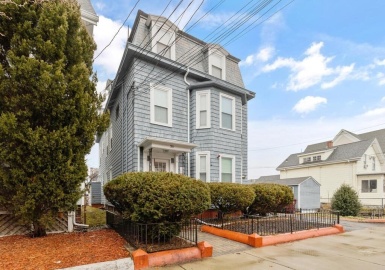 36 Winthrop St, Everett, Massachusetts 02149, 9 Bedrooms Bedrooms, 15 Rooms Rooms,3 BathroomsBathrooms,Residential Income,For Sale,Winthrop St,73072443