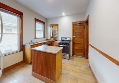 15 Bradbury Ave., Medford, Massachusetts 02155, 2 Bedrooms Bedrooms, 5 Rooms Rooms,1 BathroomBathrooms,Residential Lease,For Rent,Bradbury Ave.,73062376