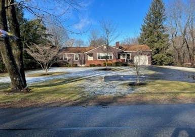 28 Fox Avenue, Dracut, Massachusetts 01826, 2 Bedrooms Bedrooms, 5 Rooms Rooms,1 BathroomBathrooms,Residential Lease,For Rent,Fox Avenue,73069498