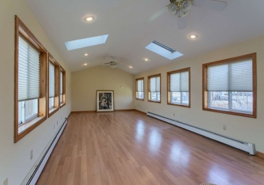 244 E Broadway, Gardner, Massachusetts 01440, 6 Bedrooms Bedrooms, 11 Rooms Rooms,2 BathroomsBathrooms,Residential,For Sale,E Broadway,73018457