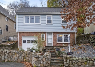148 Princeton Avenue, Waltham, Massachusetts 02451, 4 Bedrooms Bedrooms, 6 Rooms Rooms,1 BathroomBathrooms,Residential,For Sale,Princeton Avenue,73059637