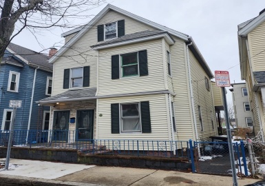 31 Adrian St, Somerville, Massachusetts 02143, 6 Bedrooms Bedrooms, 11 Rooms Rooms,2 BathroomsBathrooms,Residential Income,For Sale,Adrian St,73071890