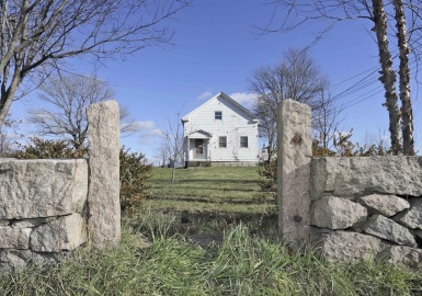 237 New Boston Rd, Fairhaven, Massachusetts 02719, 4 Bedrooms Bedrooms, 10 Rooms Rooms,2 BathroomsBathrooms,Residential Income,For Sale,New Boston Rd,73066189