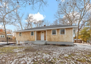 16 Esta Road, Plymouth, Massachusetts 02360, 3 Bedrooms Bedrooms, 7 Rooms Rooms,1 BathroomBathrooms,Residential,For Sale,Esta Road,73064868
