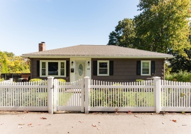 66 Ashcroft St, Dedham, Massachusetts 02026, 3 Bedrooms Bedrooms, 8 Rooms Rooms,2 BathroomsBathrooms,Residential,For Sale,Ashcroft St,73044985
