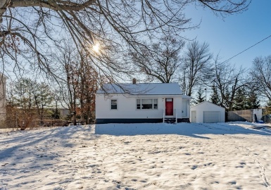 57 Edbert St, Chicopee, Massachusetts 01020, 2 Bedrooms Bedrooms, 4 Rooms Rooms,1 BathroomBathrooms,Residential,For Sale,Edbert St,73063892