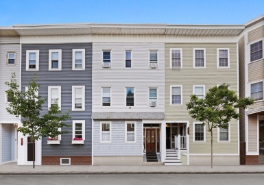 140 D St, Boston, Massachusetts 02127, 4 Bedrooms Bedrooms, 9 Rooms Rooms,2.5 BathroomsBathrooms,Residential Income,For Sale,D St,73058578
