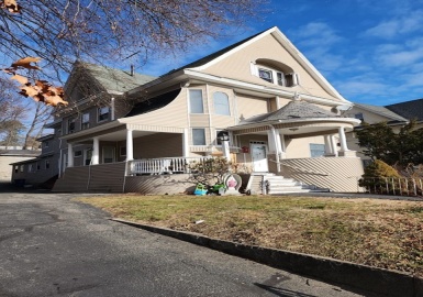 567 Haverhill St, Lawrence, Massachusetts 01841, 8 Bedrooms Bedrooms, 19 Rooms Rooms,4.5 BathroomsBathrooms,Residential Income,For Sale,Haverhill St,73069690