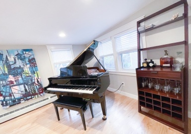 83 Rockridge, Waltham, Massachusetts 02453, 4 Bedrooms Bedrooms, 8 Rooms Rooms,2 BathroomsBathrooms,Residential Lease,For Rent,Rockridge,73060229