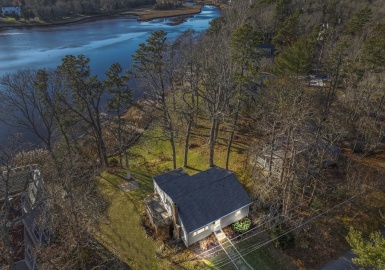 19 Rose Point Ave, Wareham, Massachusetts 02576, 2 Bedrooms Bedrooms, 5 Rooms Rooms,1 BathroomBathrooms,Residential,For Sale,Rose Point Ave,73065882