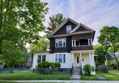 34 Elbridge St, Worcester, Massachusetts 01609, 6 Bedrooms Bedrooms, 13 Rooms Rooms,2 BathroomsBathrooms,Residential Income,For Sale,Elbridge St,73094244