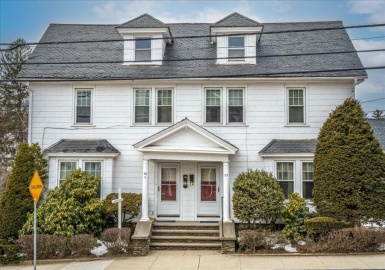 82-84 Elm Street, Southbridge, Massachusetts 01550, 3 Bedrooms Bedrooms, 14 Rooms Rooms,3 BathroomsBathrooms,Residential Income,For Sale,Elm Street,73085638