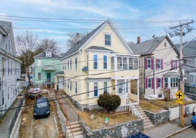 36 Fisher Street, Lowell, Massachusetts 01850, 7 Bedrooms Bedrooms, 13 Rooms Rooms,2 BathroomsBathrooms,Residential Income,For Sale,Fisher Street,73079237