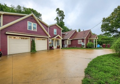 32 Bardsley, Acushnet, Massachusetts 02743, 5 Bedrooms Bedrooms, 12 Rooms Rooms,3.5 BathroomsBathrooms,Residential Income,For Sale,Bardsley,73036684