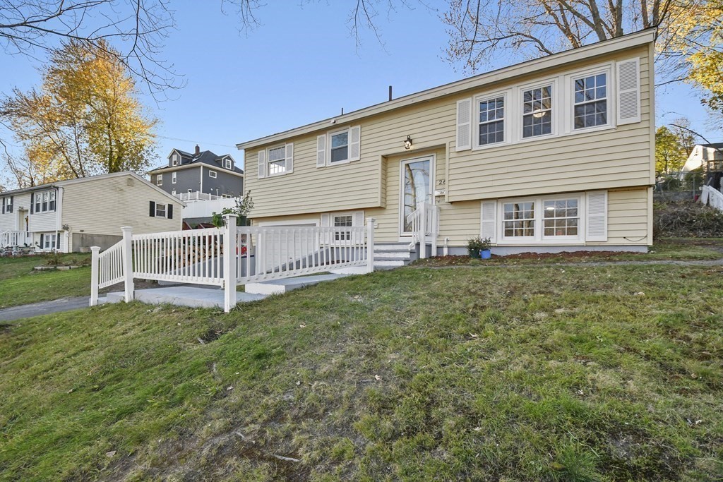 26 Wedgemere Drive, Lowell, Massachusetts 01852