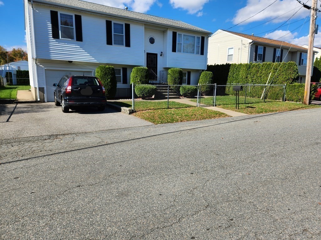 55 Mcmahon St, Fall River, Massachusetts 02721