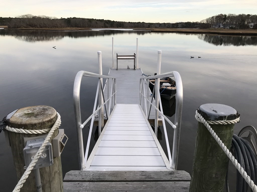 197 Monomoscoy Rd, Mashpee, Massachusetts 02649