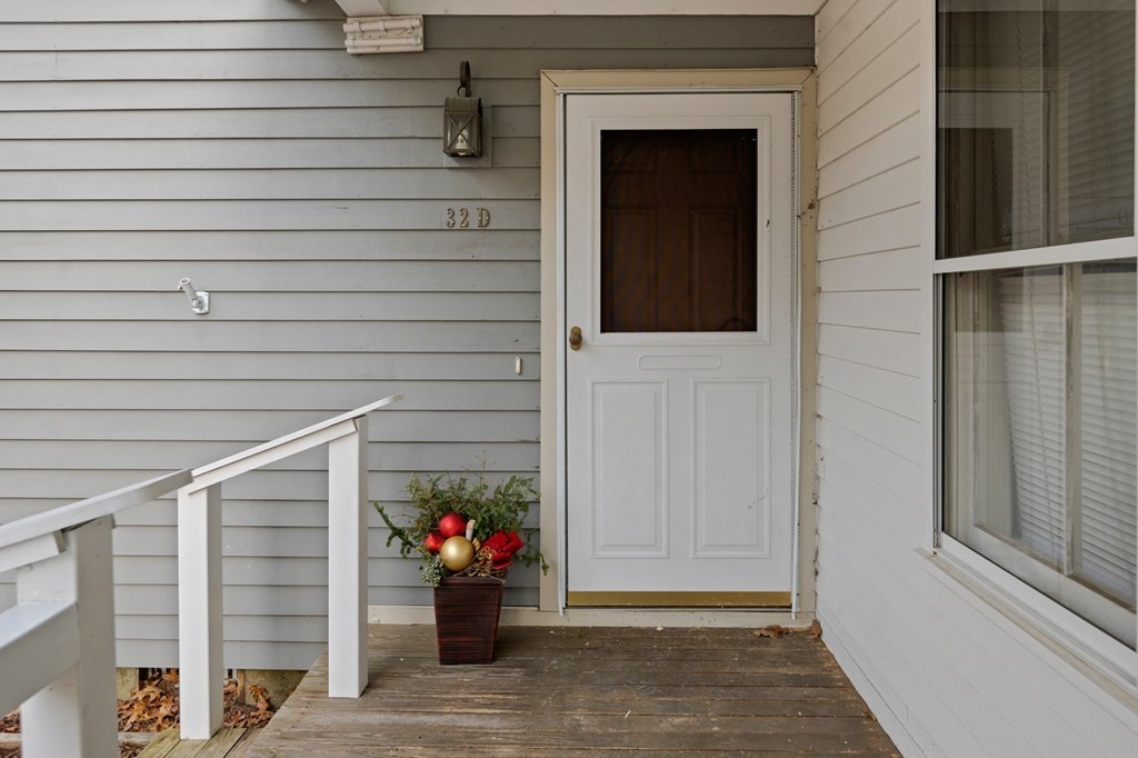 32 Indian Camp Lane, Lincoln, Massachusetts 01773