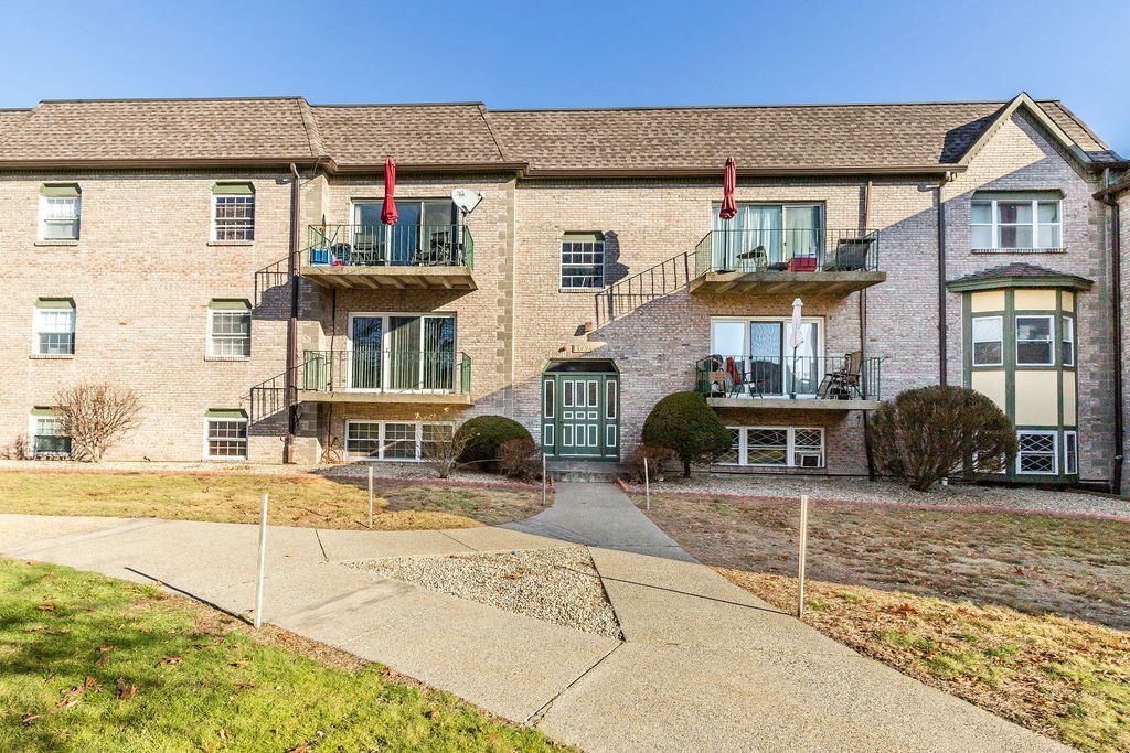 102 Oak Ln, Brockton, Massachusetts 02301