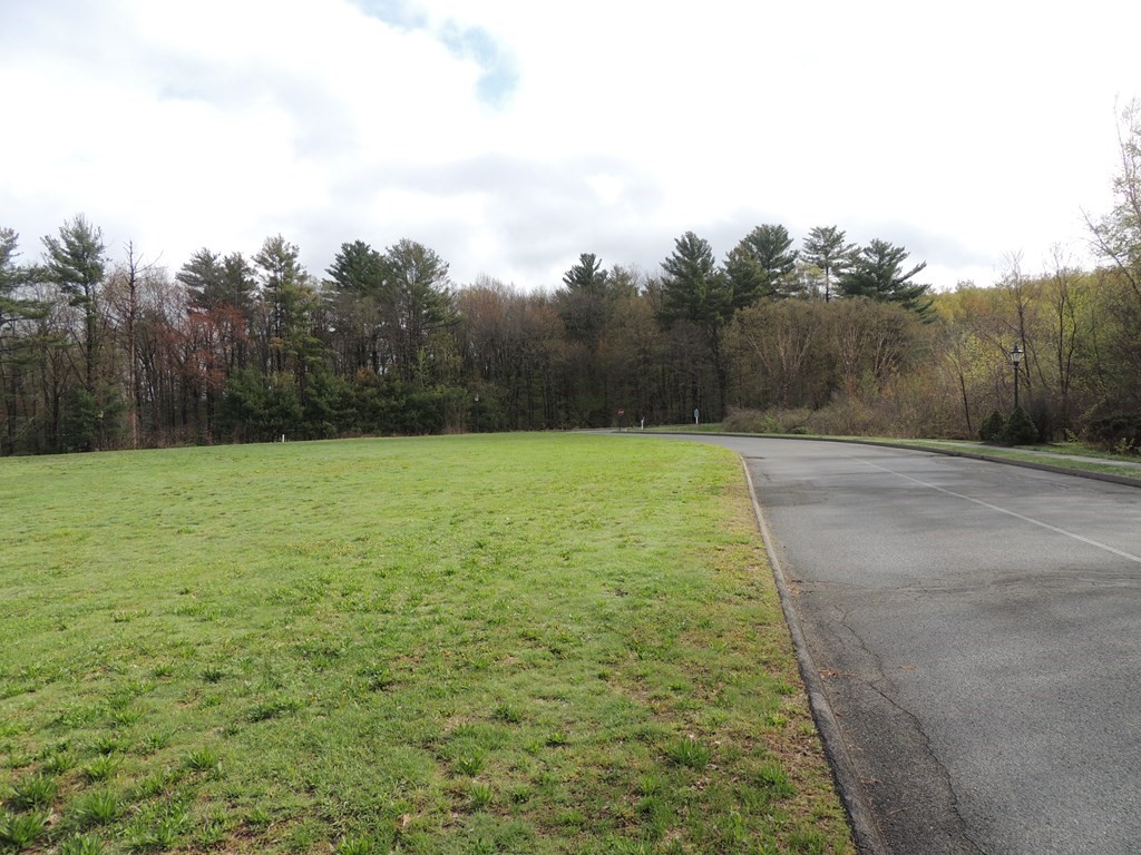 30 Greenleaves Drive, Amherst, Massachusetts 01002