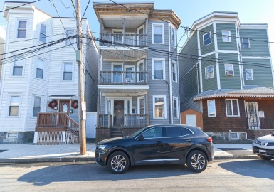 233 Walnut St, Chelsea, Massachusetts 02150, 5 Bedrooms Bedrooms, 14 Rooms Rooms,3 BathroomsBathrooms,Residential Income,For Sale,Walnut St,73075991