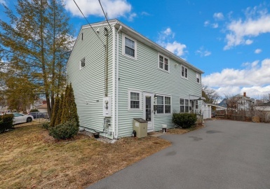 117-117A Chester St, Lawrence, Massachusetts 01843, 4 Bedrooms Bedrooms, 10 Rooms Rooms,2 BathroomsBathrooms,Residential Income,For Sale,Chester St,73079257