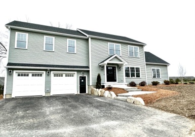 2 Ellingwood Circle, Framingham, Massachusetts 01701, 4 Bedrooms Bedrooms, 9 Rooms Rooms,3.5 BathroomsBathrooms,Residential,For Sale,Ellingwood Circle,73059595