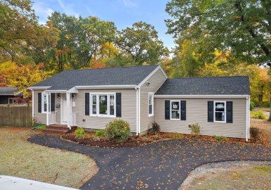 7 Acorn Rd, Whitman, Massachusetts 02382, 3 Bedrooms Bedrooms, 7 Rooms Rooms,2 BathroomsBathrooms,Residential,For Sale,Acorn Rd,73063126