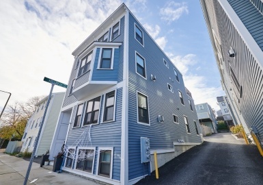 340 Medford Street, Boston, Massachusetts 02129, 3 Bedrooms Bedrooms, 7 Rooms Rooms,2 BathroomsBathrooms,Residential,For Sale,340 Medford Street Condominium,Medford Street,73054246