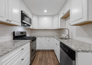 135 Broad St, Hudson, Massachusetts 01749, 2 Bedrooms Bedrooms, 5 Rooms Rooms,1.5 BathroomsBathrooms,Residential,For Sale,Overland Park,Broad St,73067052