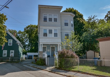 38-40 Border St, Lawrence, Massachusetts 01843, 9 Bedrooms Bedrooms, 18 Rooms Rooms,3 BathroomsBathrooms,Residential Income,For Sale,Border St,73039350