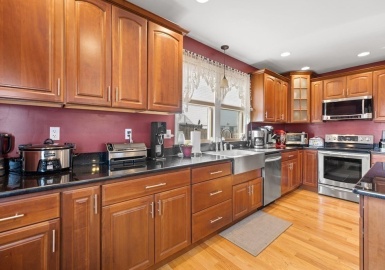 86-88 Bowdoin Street, Winthrop, Massachusetts 02152, 6 Bedrooms Bedrooms, 12 Rooms Rooms,3 BathroomsBathrooms,Residential Income,For Sale,Bowdoin Street,72956123