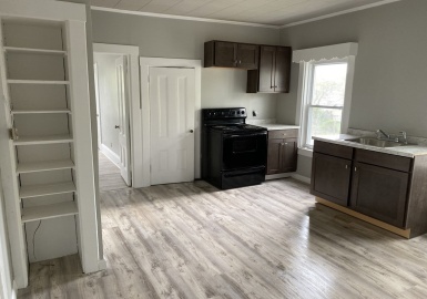 70 Pine Street, Brockton, Massachusetts 02302, 2 Bedrooms Bedrooms, 5 Rooms Rooms,1 BathroomBathrooms,Residential Lease,For Rent,Pine Street,73068586