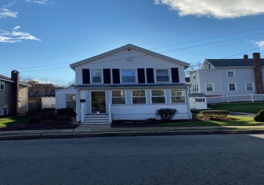 5 Maple St, Newburyport, Massachusetts 01950, 2 Bedrooms Bedrooms, 6 Rooms Rooms,1 BathroomBathrooms,Residential,For Sale,Maple St,73064009