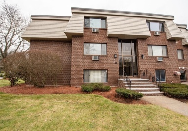 5 Hallmark Gdns, Burlington, Massachusetts 01803, 1 Bedroom Bedrooms, 3 Rooms Rooms,1 BathroomBathrooms,Residential Lease,For Rent,Hallmark Gdns,73066469