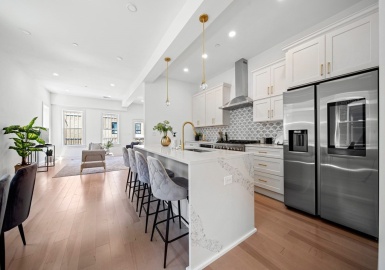 340 Meridian St, Boston, Massachusetts 02128, 2 Bedrooms Bedrooms, 4 Rooms Rooms,2 BathroomsBathrooms,Residential,For Sale,Meridian St,73062485
