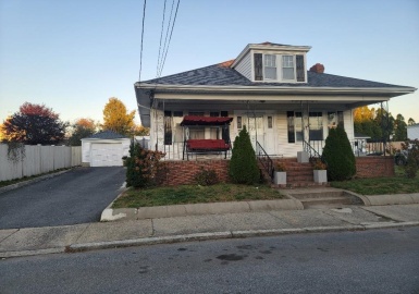 7 Raymond Rd, Salem, Massachusetts 01970, 4 Bedrooms Bedrooms, 8 Rooms Rooms,1.5 BathroomsBathrooms,Residential,For Sale,Raymond Rd,73059079