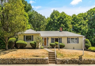 10 North Gateway, Winchester, Massachusetts 01890, 3 Bedrooms Bedrooms, 8 Rooms Rooms,2 BathroomsBathrooms,Residential,For Sale,North Gateway,73018539
