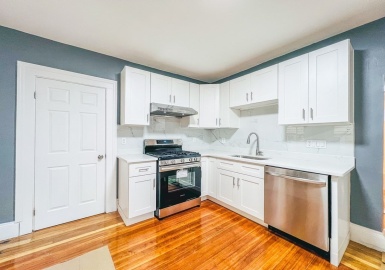 14 Watson St, Somerville, Massachusetts 02144, 7 Bedrooms Bedrooms, 10 Rooms Rooms,3 BathroomsBathrooms,Residential Income,For Sale,Watson St,73069180