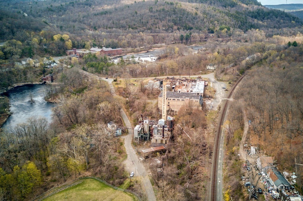 34 Valley View Ave, Russell, Massachusetts 01071