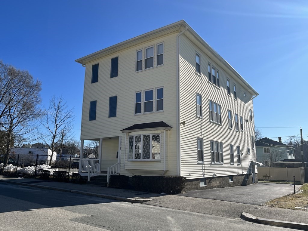 64 Chilmark St, Worcester, Massachusetts 01604
