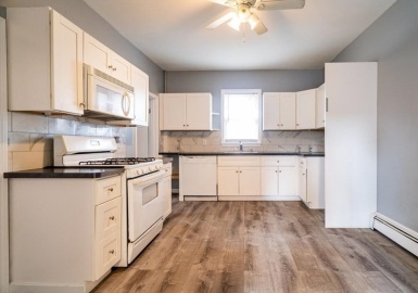 17 Carlton Street, Somerville, Massachusetts 02143, 7 Bedrooms Bedrooms, 13 Rooms Rooms,2.5 BathroomsBathrooms,Residential Income,For Sale,Carlton Street,73077472