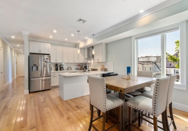 17 Vinton St, Boston, Massachusetts 02127, 3 Bedrooms Bedrooms, 6 Rooms Rooms,2 BathroomsBathrooms,Residential Lease,For Rent,Vinton St,73052790
