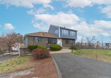 50 Kennedy Drive, Malden, Massachusetts 02148, 3 Bedrooms Bedrooms, 8 Rooms Rooms,3 BathroomsBathrooms,Residential,For Sale,Kennedy Drive,73062323