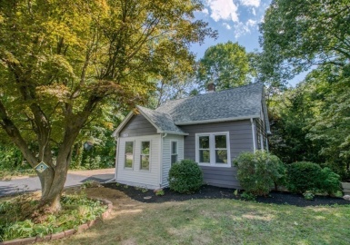 129 Cayenne Street, West Springfield, Massachusetts 01089, 3 Bedrooms Bedrooms, 6 Rooms Rooms,1 BathroomBathrooms,Residential,For Sale,Cayenne Street,73066494